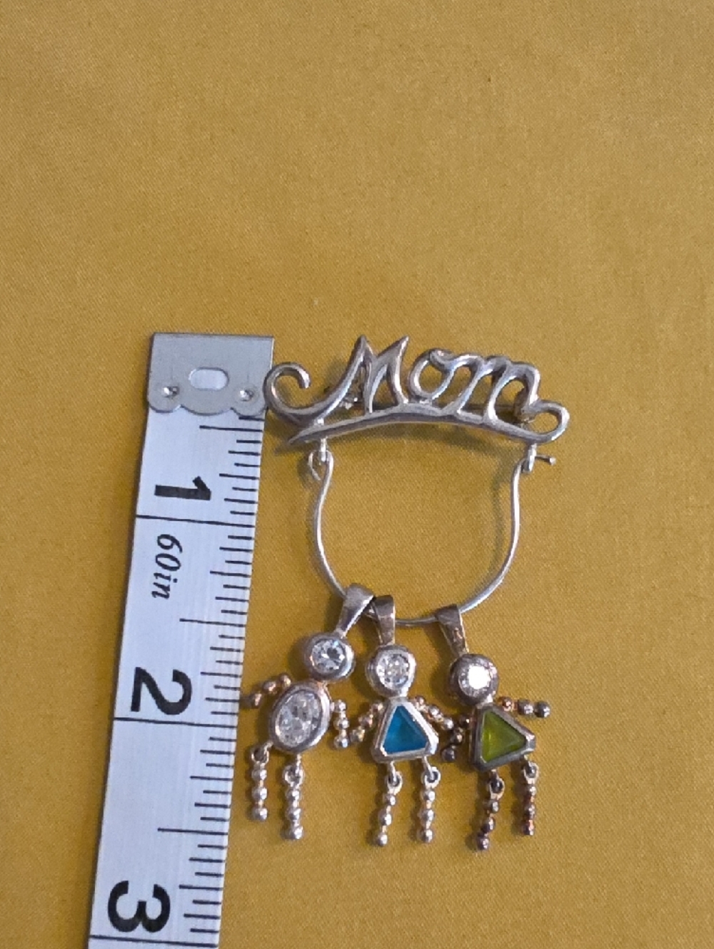 Vintage 925 Silver "Mom" Pin Featuring Three Dangling Charms - All Stamped 925 - Picture 7 of 10